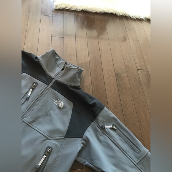 The North Face Light Jacket - Picture 4 of 8